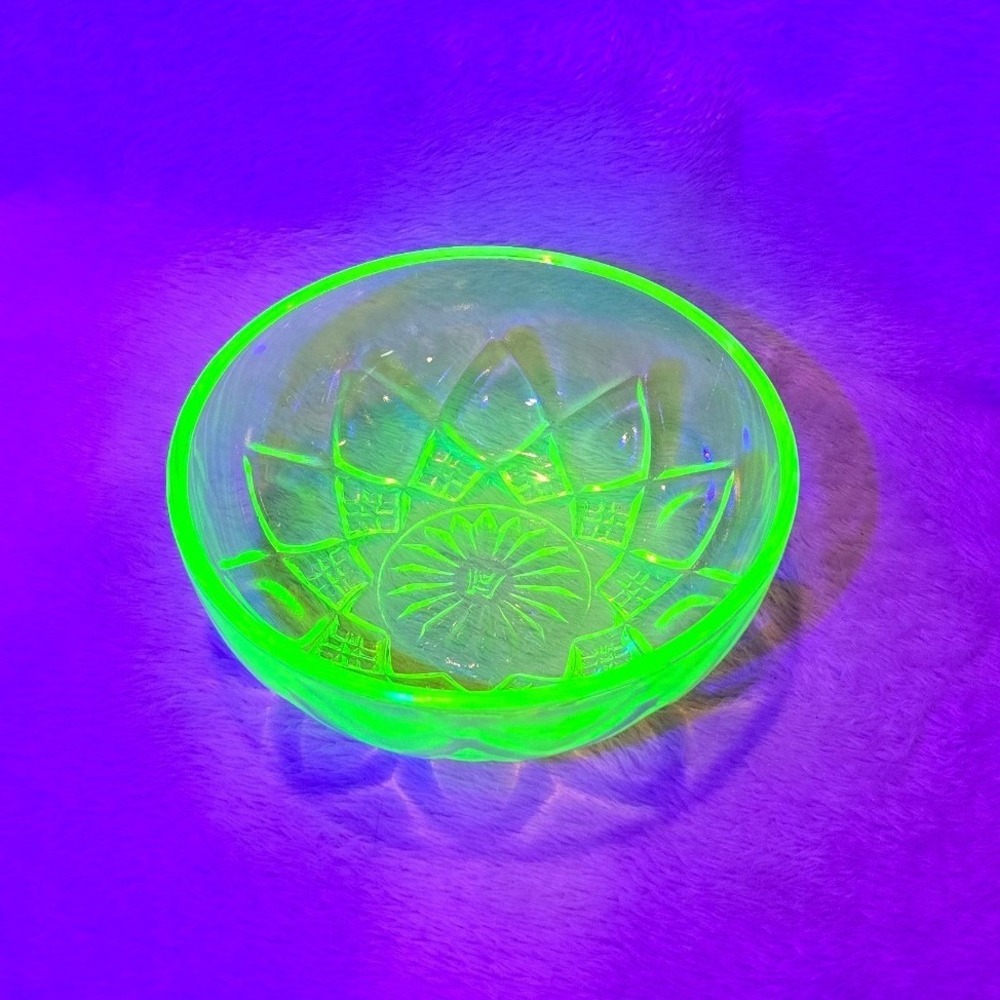 Vintage Green Hazel Atlas Uranium Glass Small Bowl-Diamond Arches 4.25"